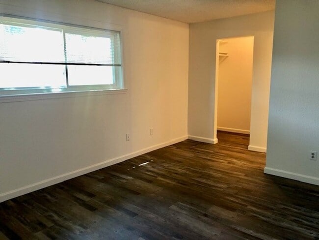 Building Photo - 7521 Blackthorne Way