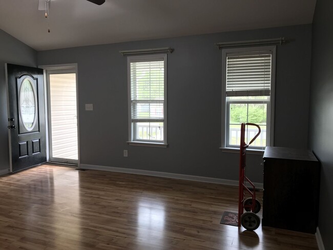 Building Photo - 206 Hudson Farm's Way