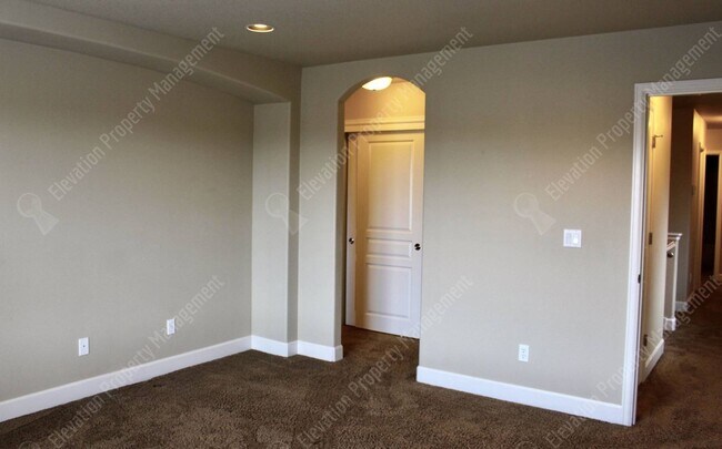 Building Photo - Cozy craftsman home in NW Bend