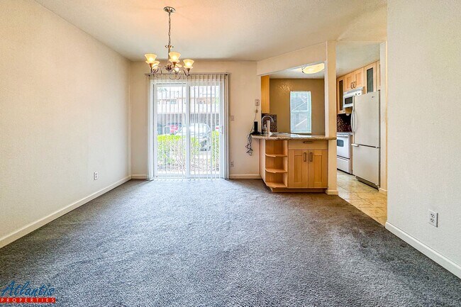 Building Photo - Pebble Creek | Lovely Condo | Prime Location