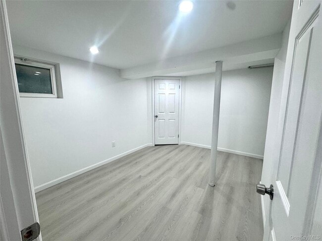 Building Photo - 84 Surrey Ln