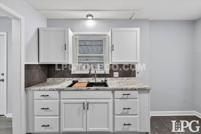 Building Photo - 1665 Burgoyne Dr