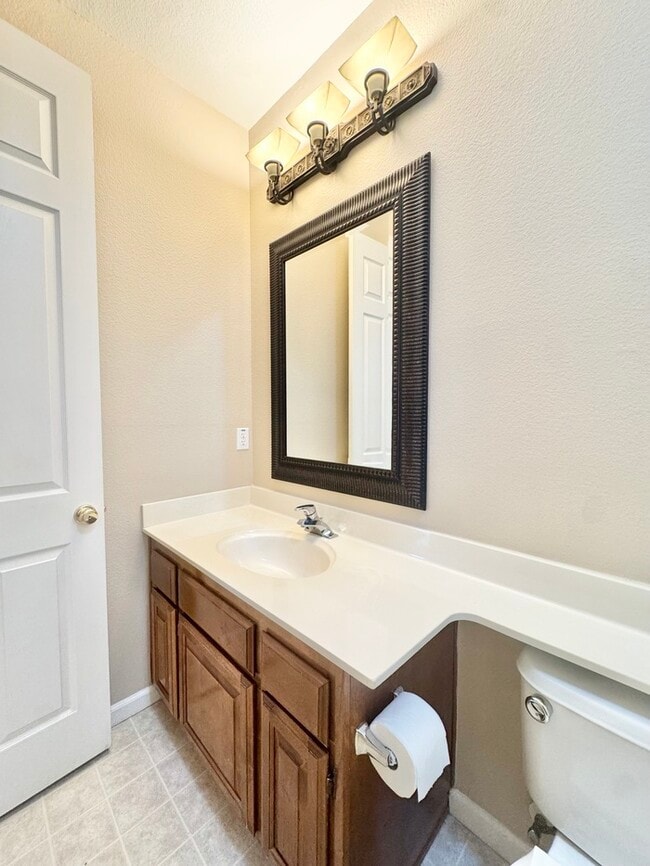 Building Photo - Beautiful large 4 bedroom home in rocklin!