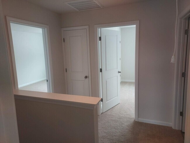 Building Photo - 120 Clear Creek Ln