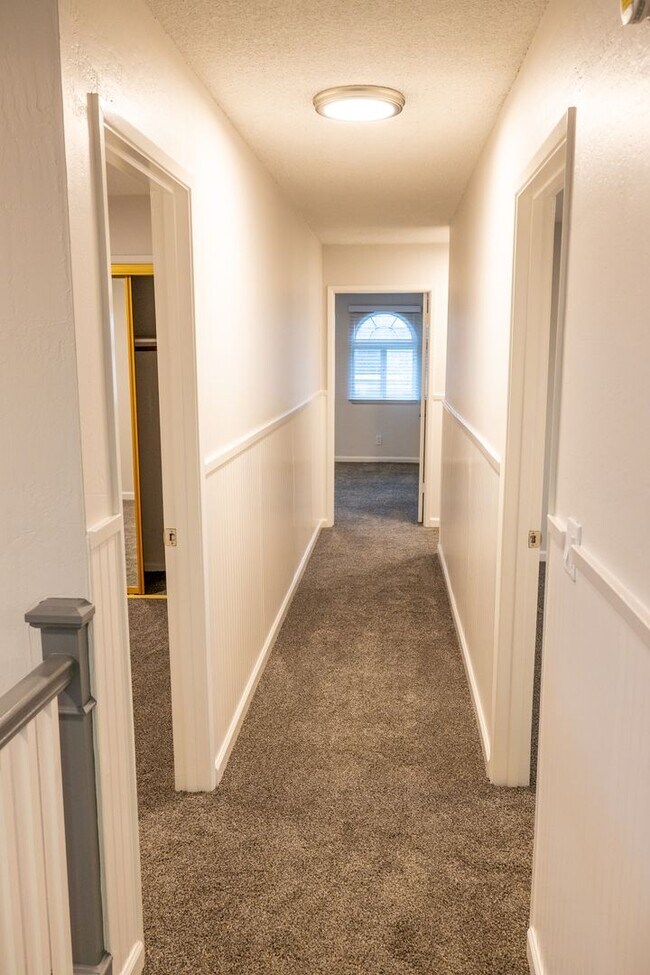 Building Photo - Large updated home in San Mateo Village!