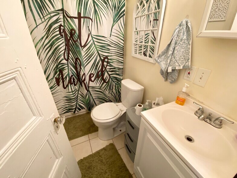 Building Photo - 97 Calumet St