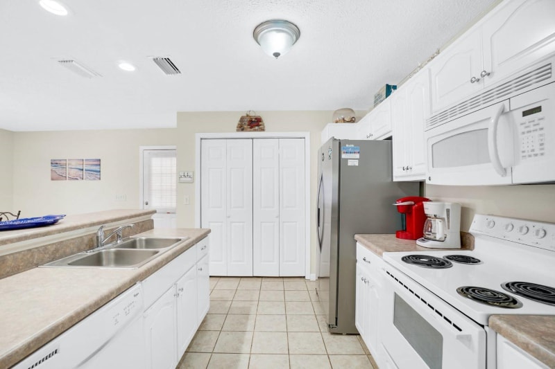 Building Photo - 22609 Sunset Ave