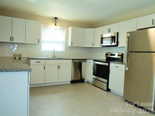 Building Photo - 1014 Penrose Ln