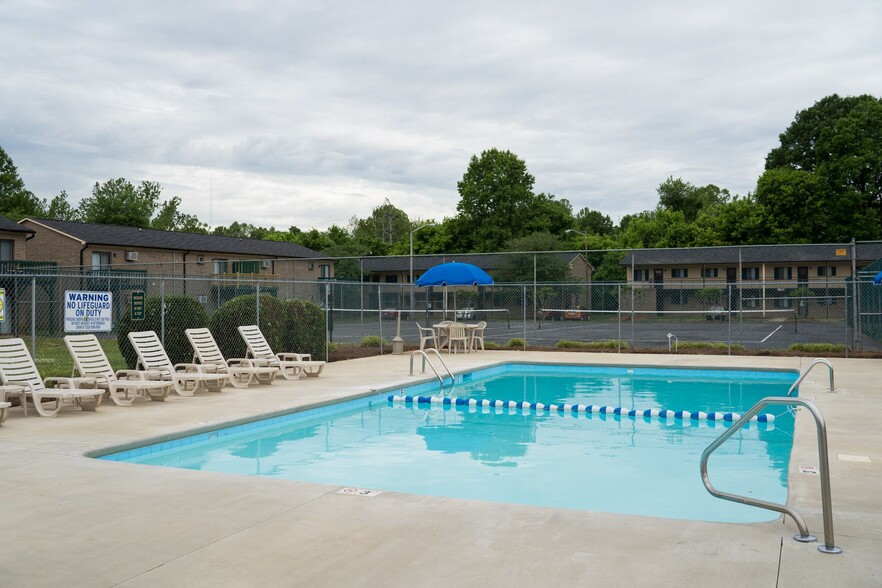 Building Photo - Mallard Creek Apartments