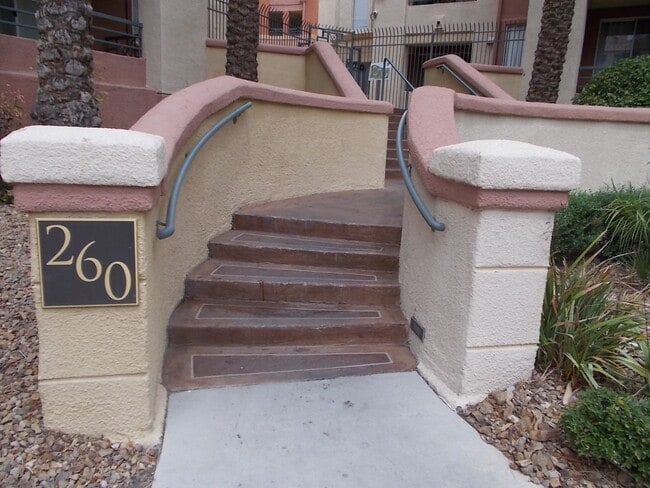 Building Photo - 260 E Flamingo Rd