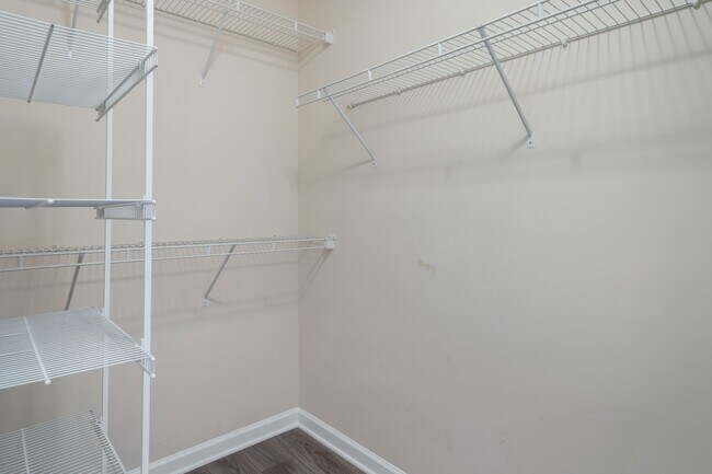 Building Photo - 670 Mystic Pointe Dr