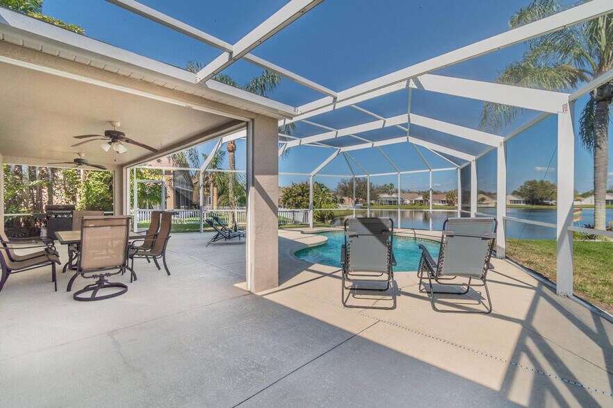Building Photo - 4477 Sanibel Way