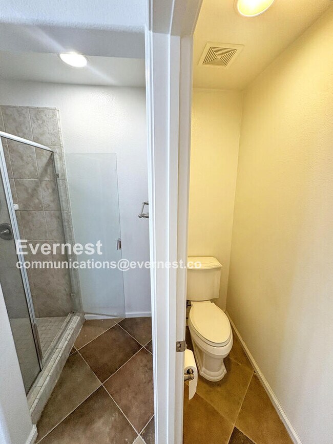 Building Photo - 246 W Recreo Way