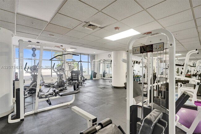 Building Photo - 10350 W Bay Harbor Dr