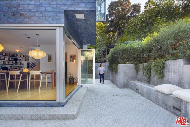 Building Photo - 2345 Kenilworth Ave