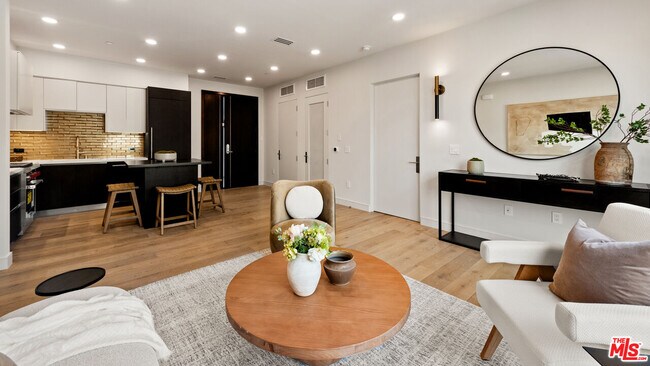 Building Photo - 505 S Barrington Ave