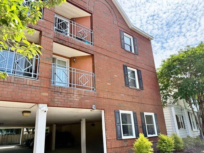 Building Photo - Ready NOW!!!! 2-Bedroom Condo In Ghent! Re...