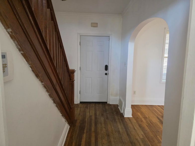 Building Photo - 235 Highland Ave