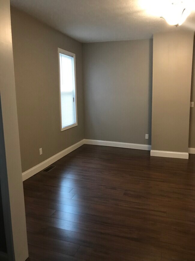 Building Photo - 314 Pleasant St