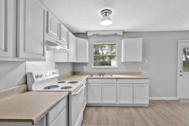 Building Photo - 3105 Scovel Ave
