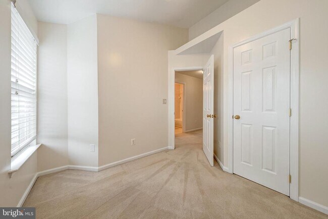 Building Photo - 11444 Heritage Commons Way