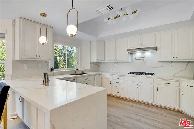 Building Photo - 7937 W 80th St