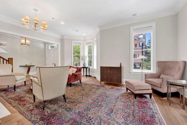 Building Photo - 103 W Chestnut St