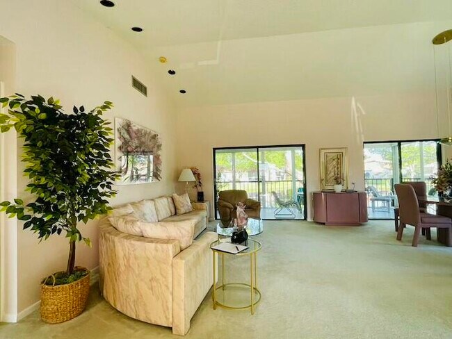 Building Photo - 10656 Tropic Palm Ave