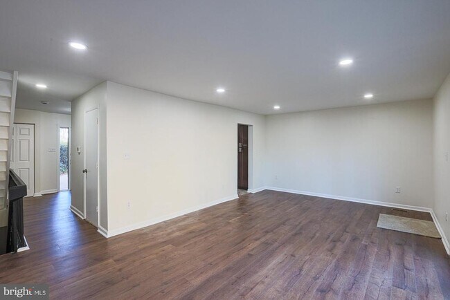 Building Photo - 6331 Red Cedar Pl