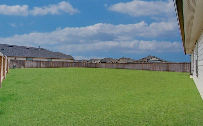 Building Photo - 8611 Shumard Oak Dr