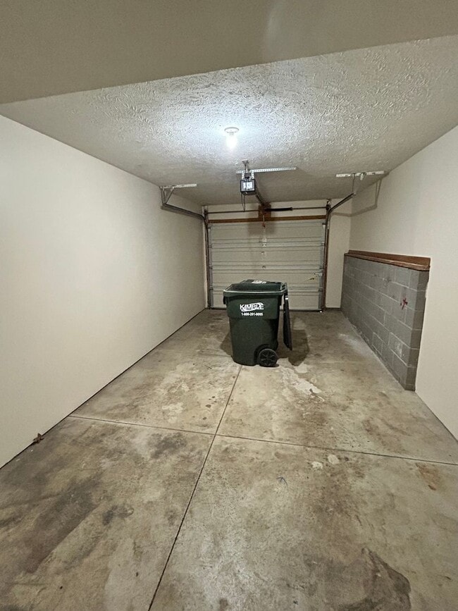 Building Photo - Three bedroom duplex