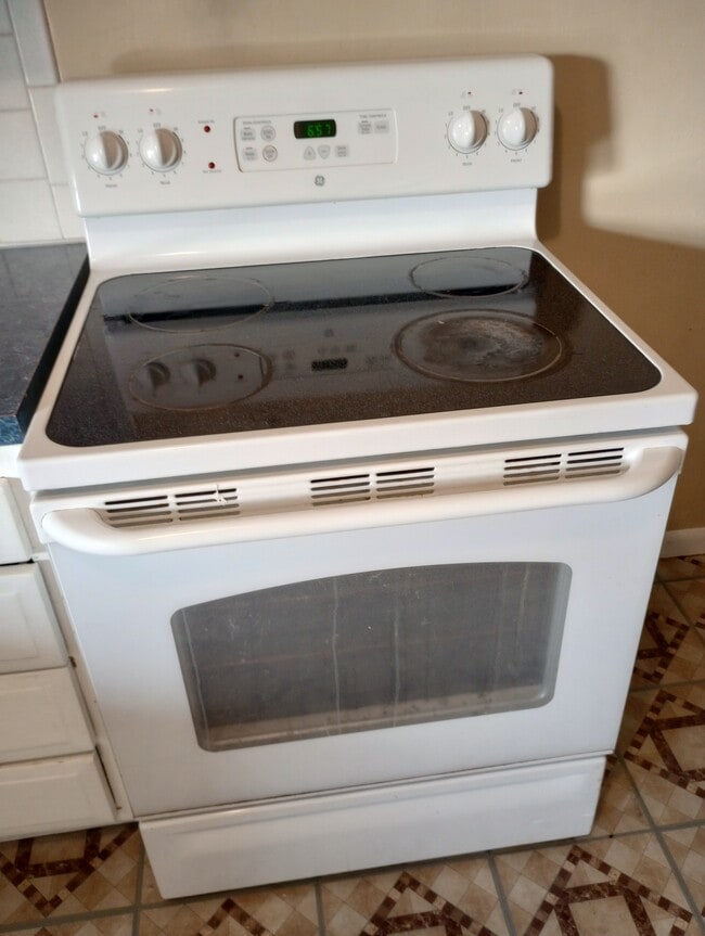 Building Photo - 198 Dover Dr