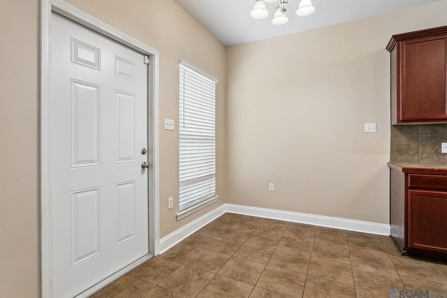 Building Photo - 11176 Merlo Dr