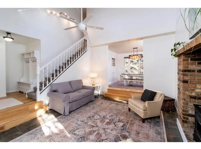 Building Photo - 60642 Devon Cir