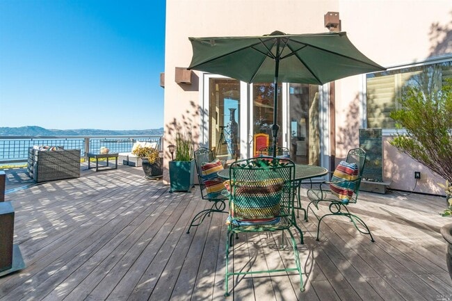 Building Photo - 245 Water St