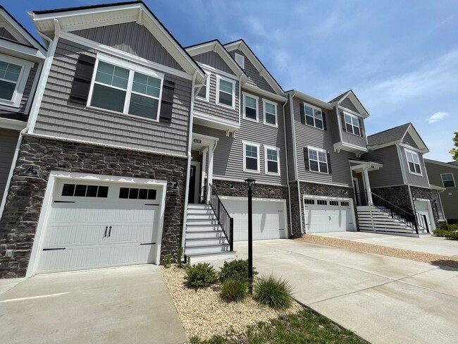 Building Photo - Wren | 3 Bed 2.5 Bath | Garage | 1729 sf