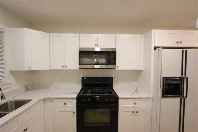 Building Photo - 3533 Larkspur Terrace