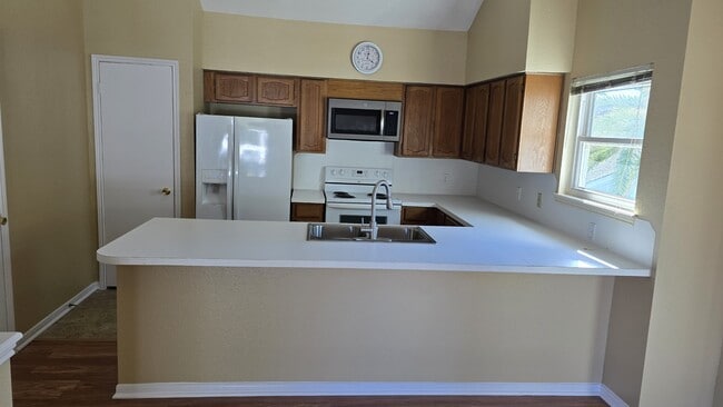 Primary Photo - 135 April Point Dr N