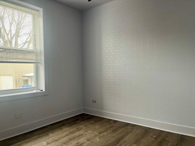 Building Photo - 5315 N Damen Ave