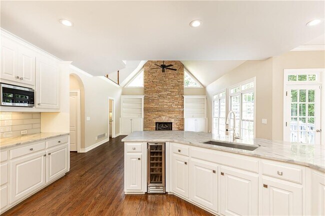 Building Photo - 9360 Nesbit Lakes Dr