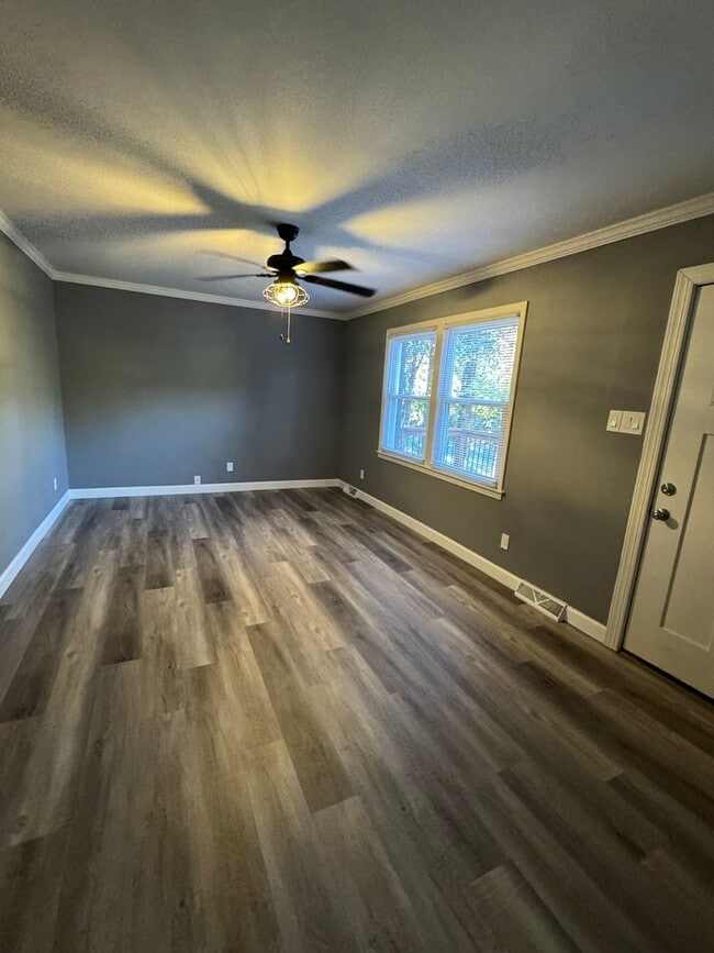 Building Photo - Beautiful 3 Bedroom in Windsor Park Neighb...