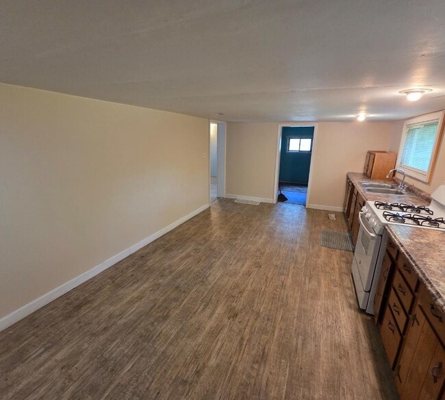 Building Photo - 29 E Vanscoter St