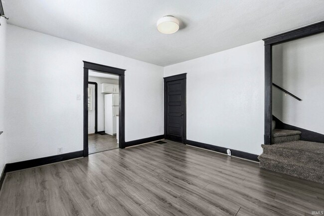 Building Photo - 3 bedroom available for immediate move i!