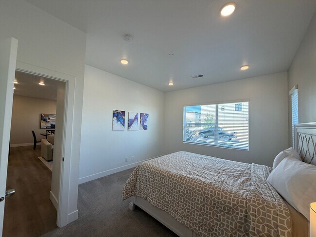 Building Photo - 5801 S Garnet Dr