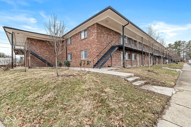 Building Photo - 10301 Medallion Dr
