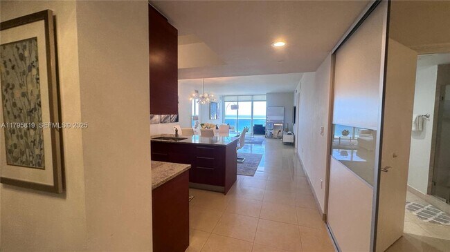 Building Photo - 1830 S Ocean Dr