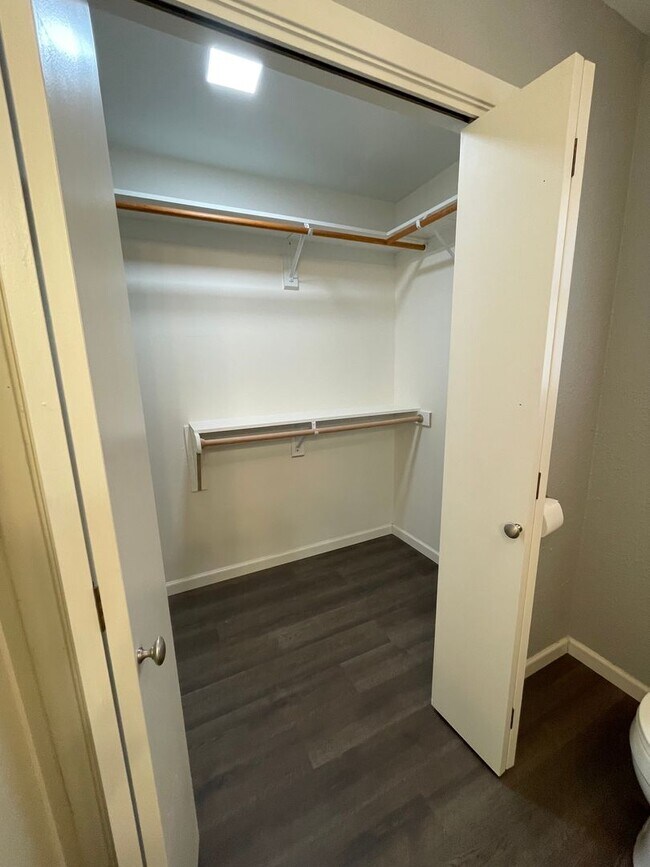 Building Photo - Available Now! *No Pets* Completely Renova...