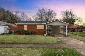 Building Photo - Check Out this 3 bed 2 bath in Shreveport