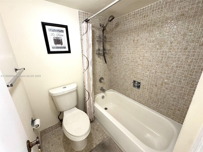 Building Photo - 9150 Fontainebleau Blvd