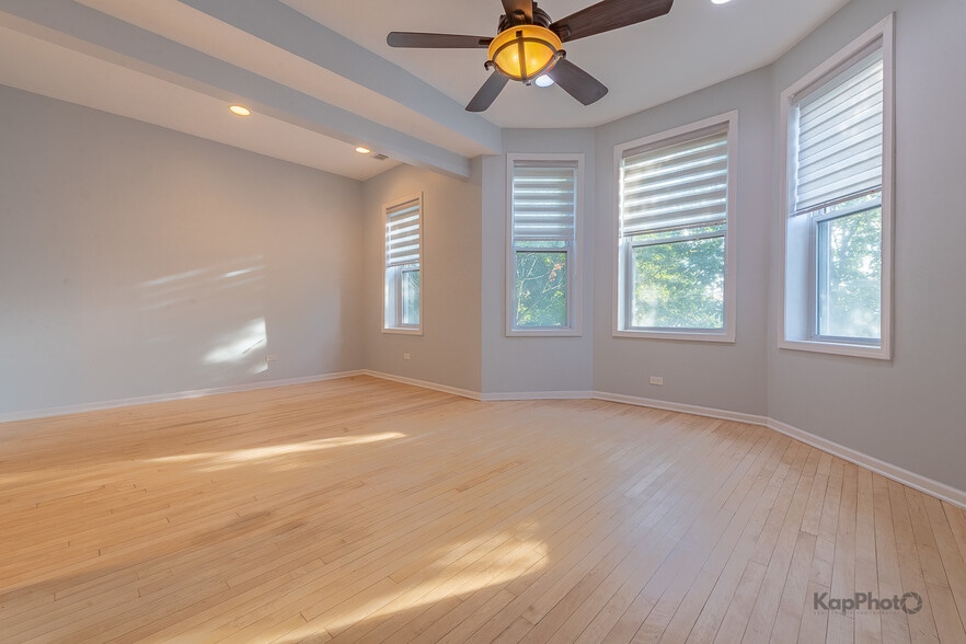 Building Photo - 3328 S Emerald Ave